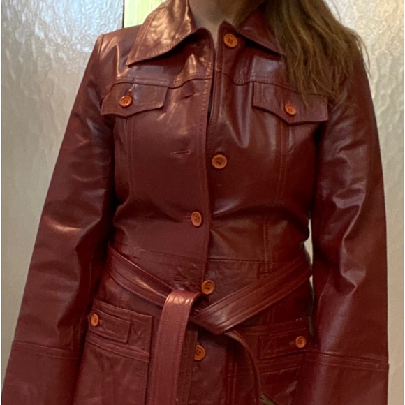 Vintage Red Leather Trench belted coat - Picture 4 of 6